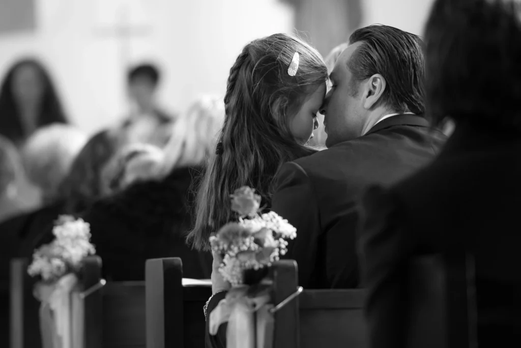 Echte Familienmomente voller Nähe und Vertrauen